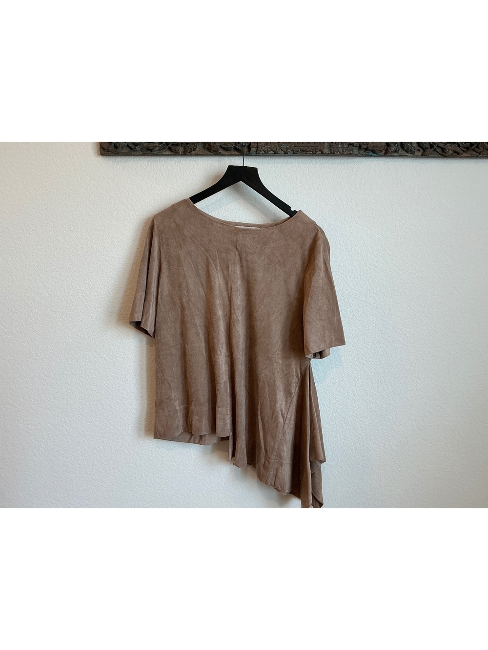 Laurie Felt Tan FauxSuede Asymmetric Short Sleeve Top Medium